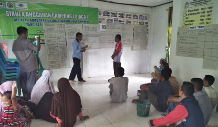 Perempuan di Aceh Barat Ikut Sekolah Anggaran Desa